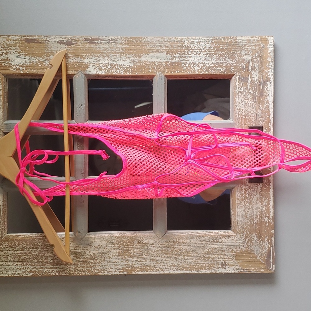 Hot pink mesh exotic wear/body suit thong. Size Medium - Picture 4 of 5